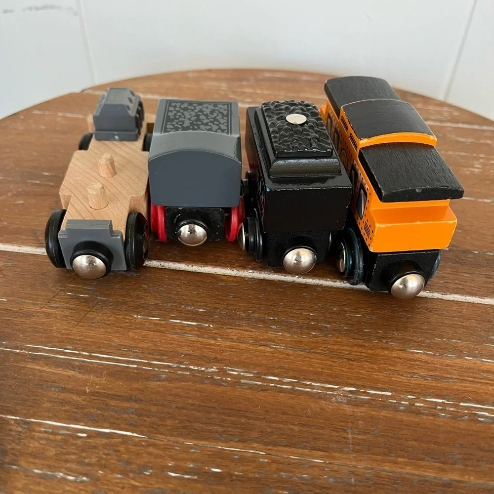 CIRCO TRAIN LOT 4 Replacement  Train pieces.‎ Wooden trains